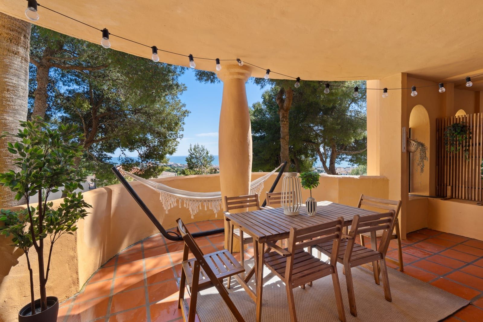Private terrace with hammock and sea view at La Quinta Ca5a